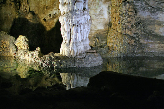 卡爾斯貝洞窟國家公園 (Carlsbad Caverns National Park) Devils Spring