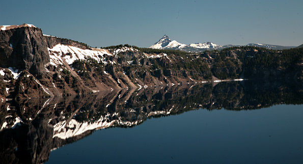 火山湖國家公園 (Crater Lake National Park) 
Devils Backbone seen from Crater Lake Lodge