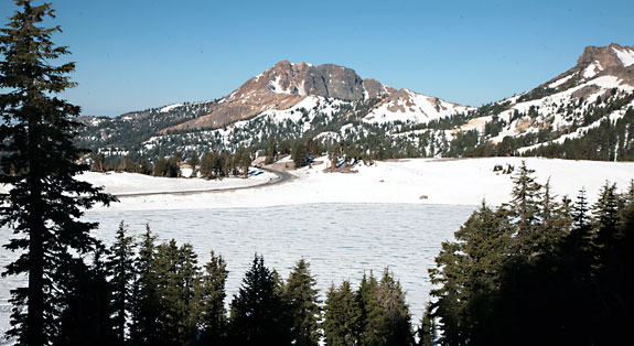 拉森火山國家公園 (Lassen Volcanic National Park) 
Lake Helen