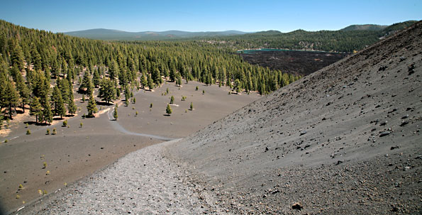 拉森火山國家公園 (Lassen Volcanic National Park) 
錐形火山 (Cinder Cone Volcano)