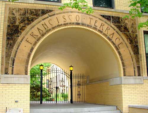 Francisco Terrace , 萊特 (Frank Lloyd Wright)