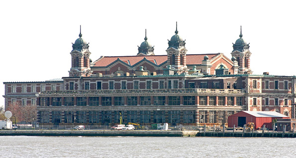 愛麗絲島 (Ellis Island)