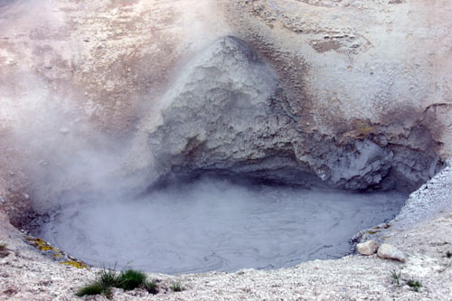 泥火山 (Mud Volcano)