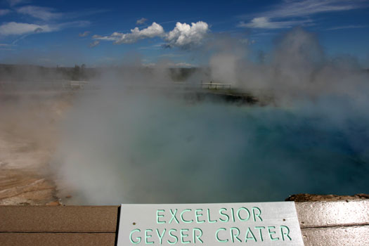 中途噴泉凹地 (Midway Geyser Basin)