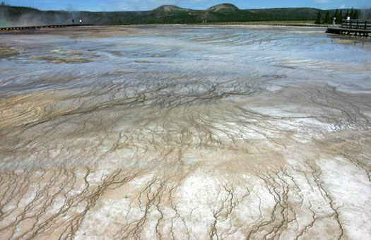 中途噴泉凹地 (Midway Geyser Basin)