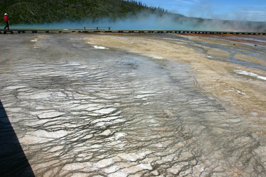 中途噴泉凹地 (Midway Geyser Basin)