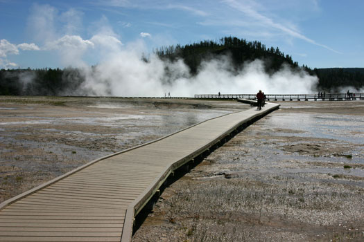 中途噴泉凹地 (Midway Geyser Basin)